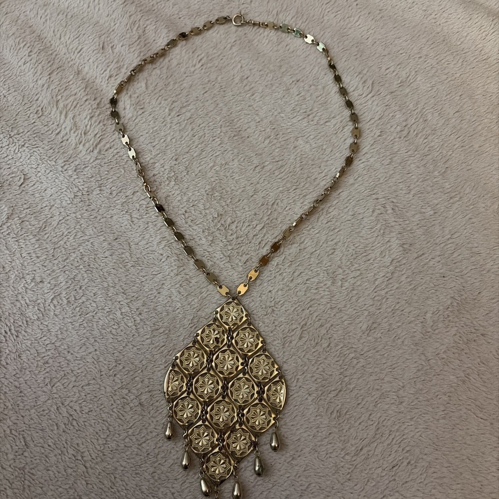 Vintage Sarah Coventry Golden Petals Necklace 1971